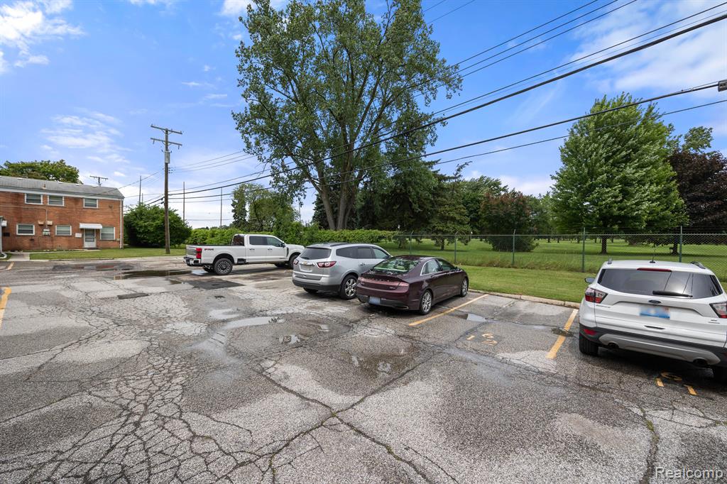 2704 West 13 Mile Road, Unit 12 Royal Oak, MI 48073 - Photo 5 of 20