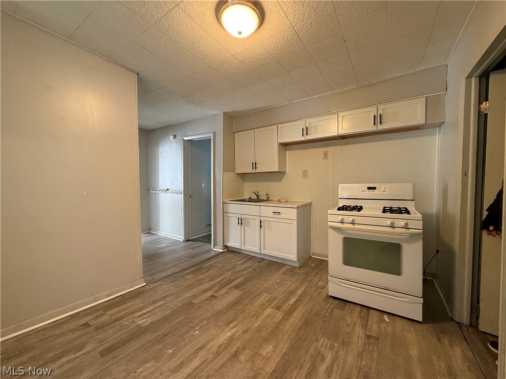 3834 Bosworth Road Cleveland, OH 44111 - Photo 12 of 26