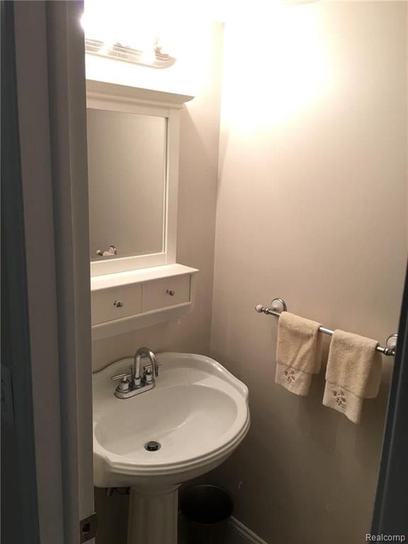 1653 Riverside Drive, Unit 6 Rochester Hills, MI 48309 - Photo 8 of 19