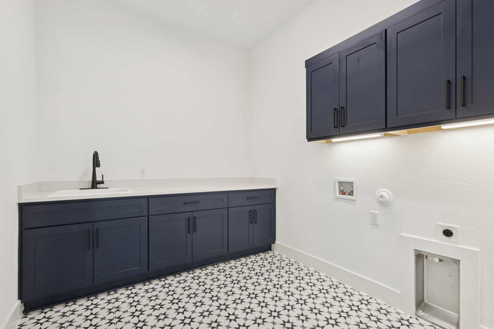 439 Vail River Road Dripping Springs, TX 78620 - Photo 10 of 20 a bathroom with a sink and a mirror