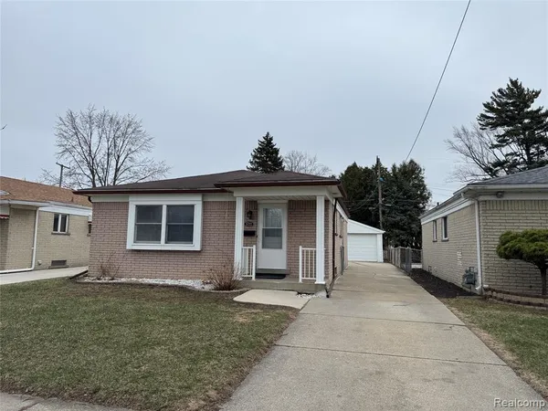 $1,750 | 5722 Centralia Street, Dearborn Heights, MI 48127