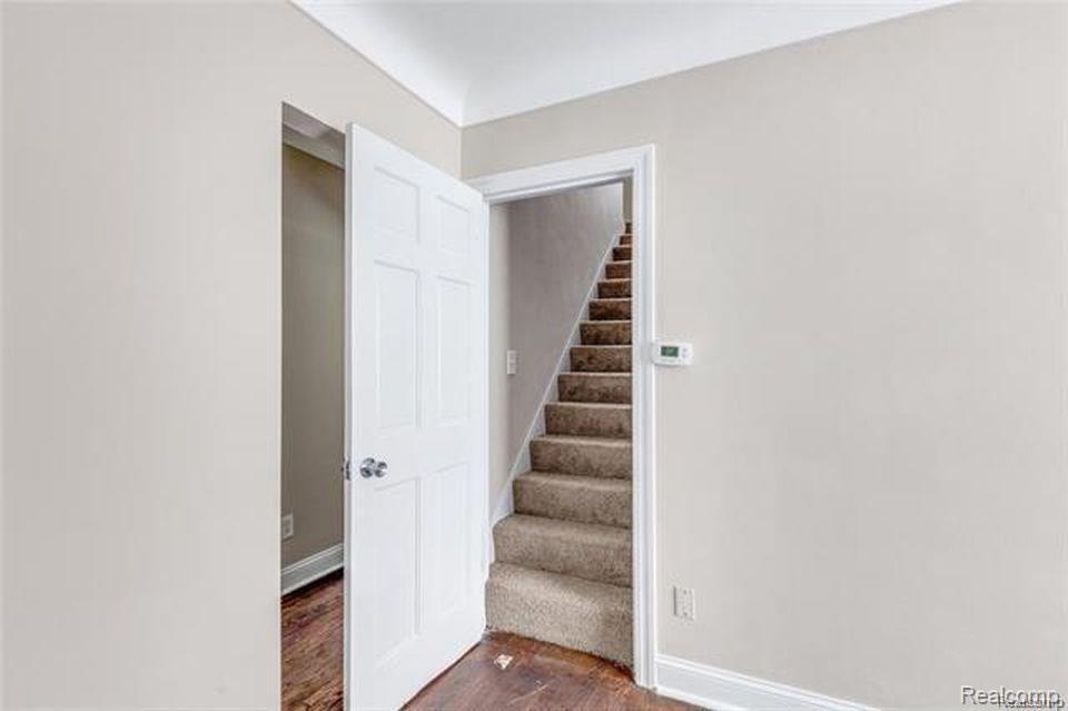 8204 Republic Avenue Warren, MI 48089 - Photo 12 of 17