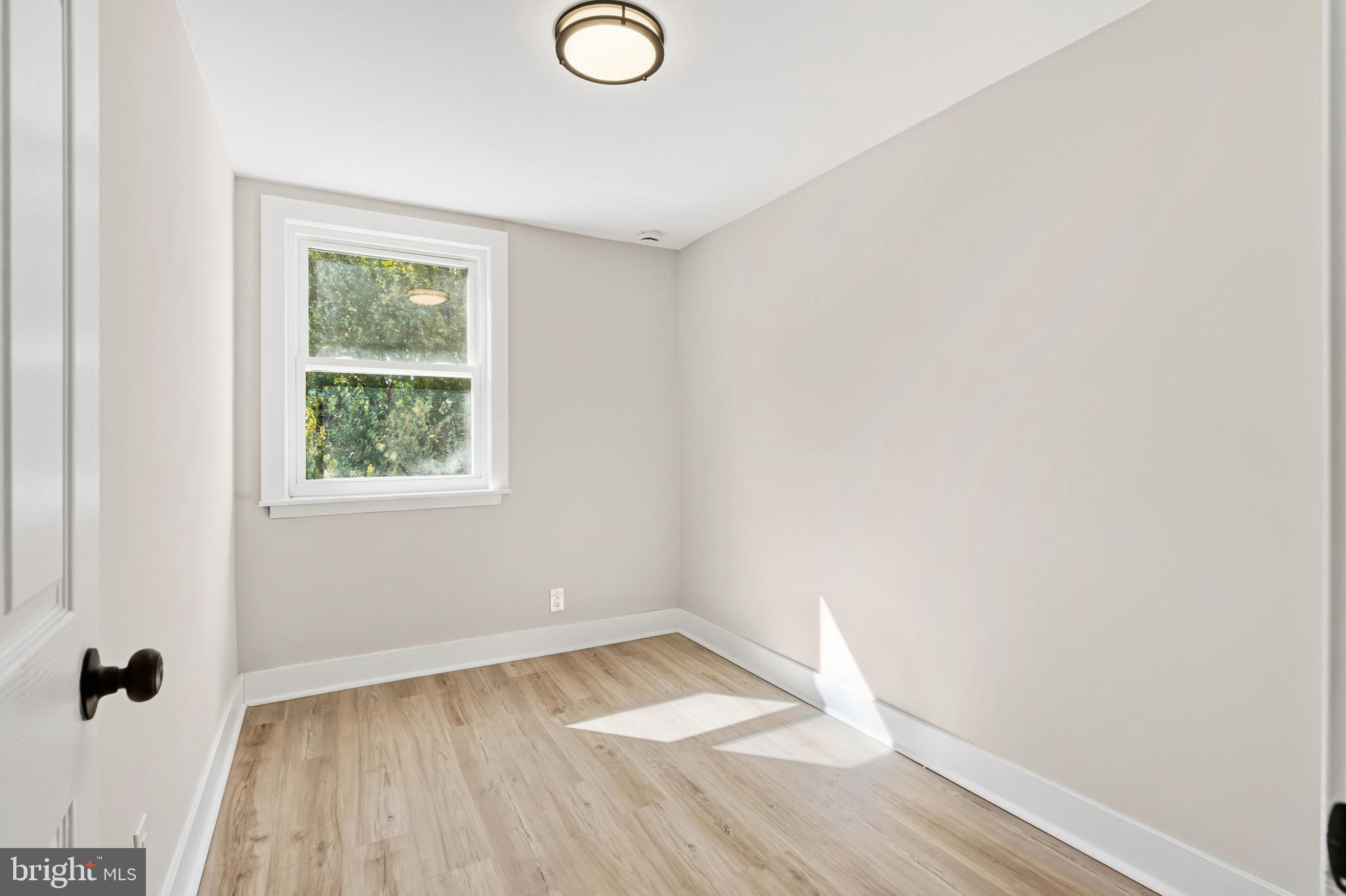 726 Grant Road Folcroft, PA 19032 - Photo 15 of 23 an empty room with a window