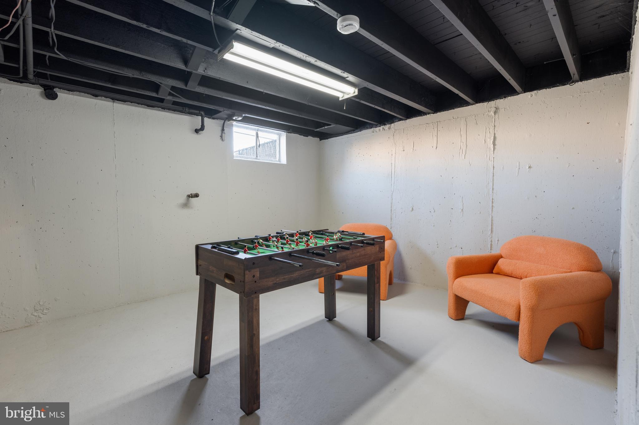 726 Grant Road Folcroft, PA 19032 - Photo 18 of 23 a room with table and a couch