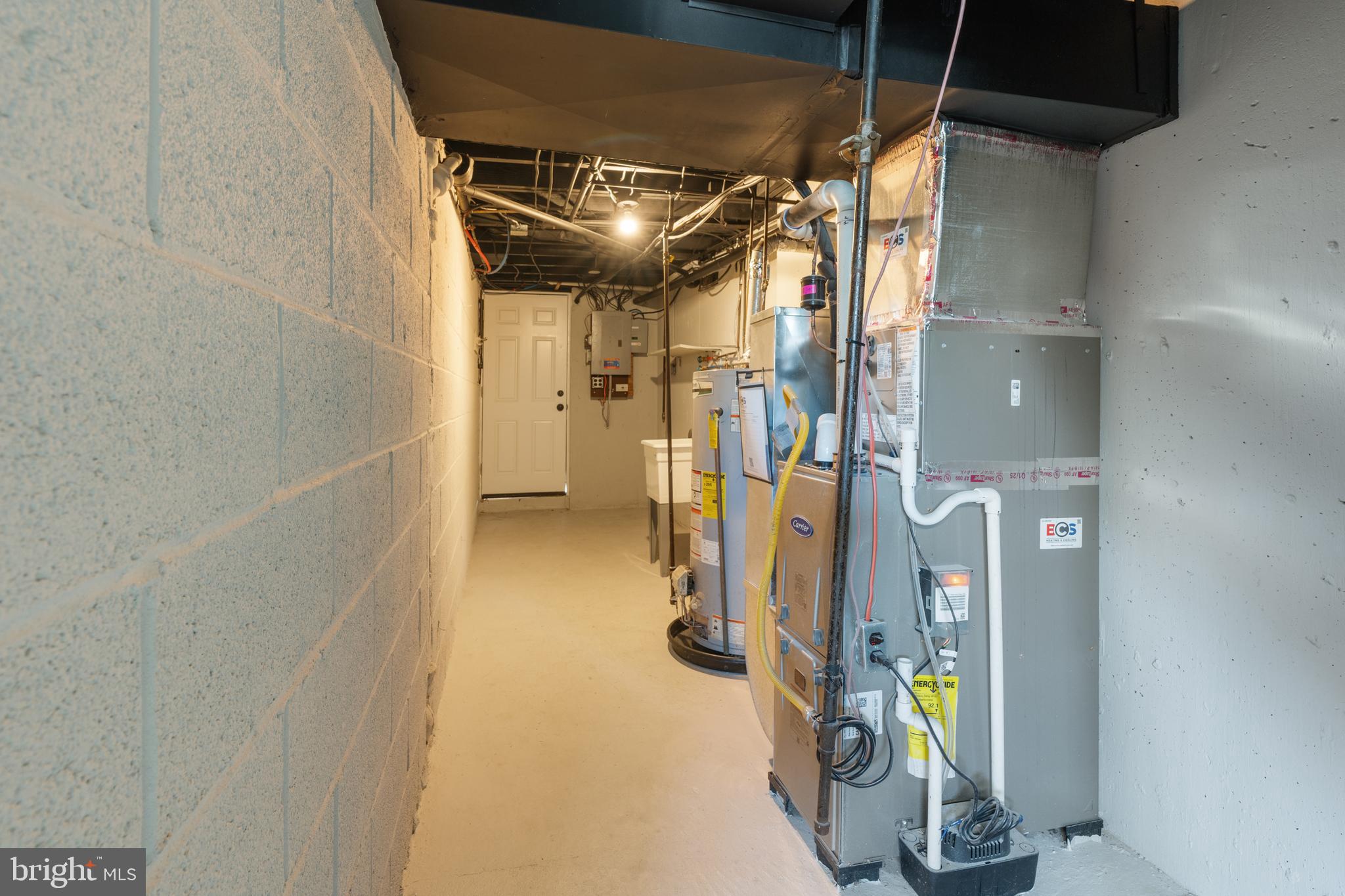 726 Grant Road Folcroft, PA 19032 - Photo 19 of 23 a view of water heater room