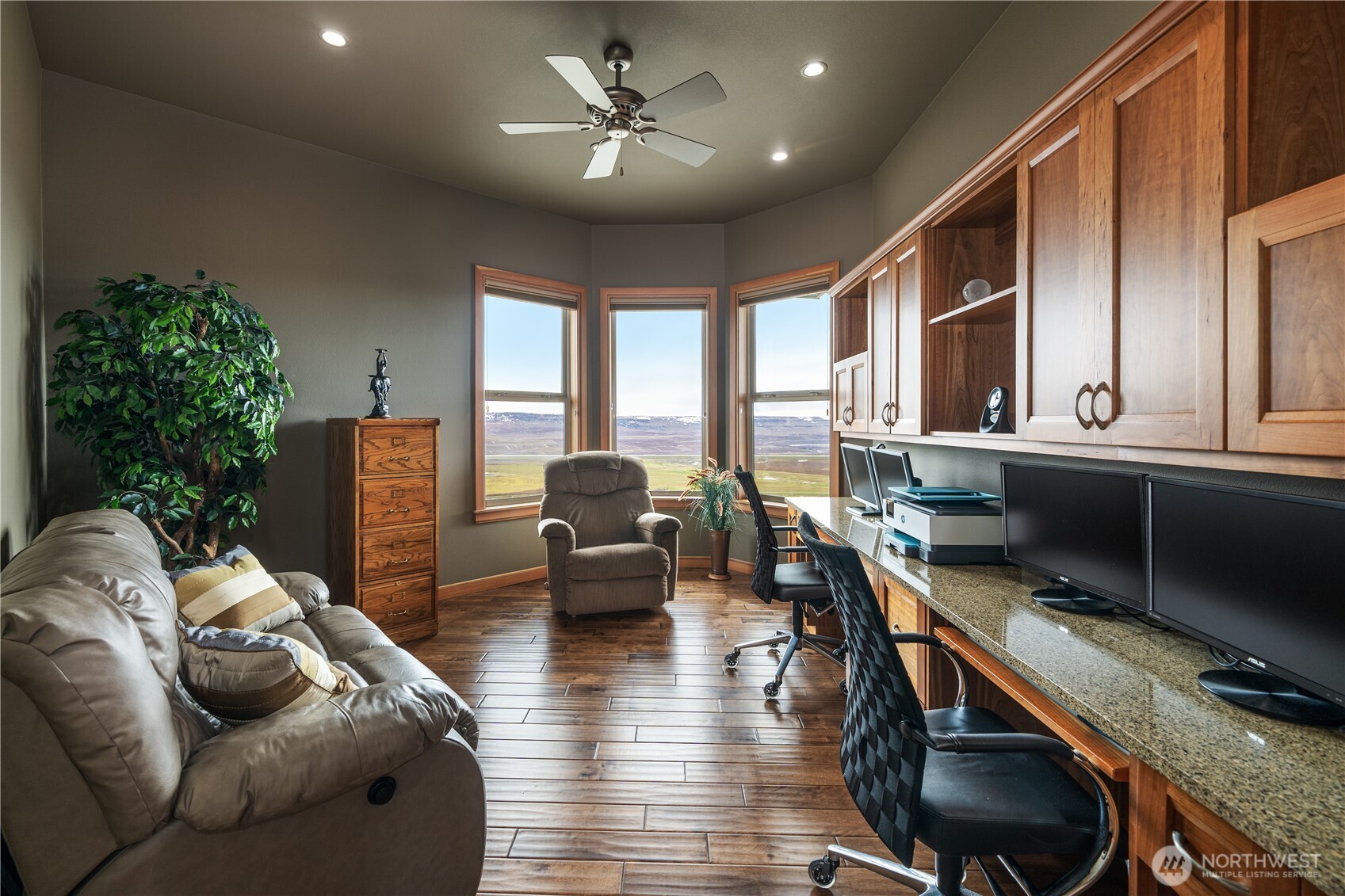 17 Vista Ridge Road Brewster, WA 98812 - Photo 18 of 40 a living room with furniture and a piano