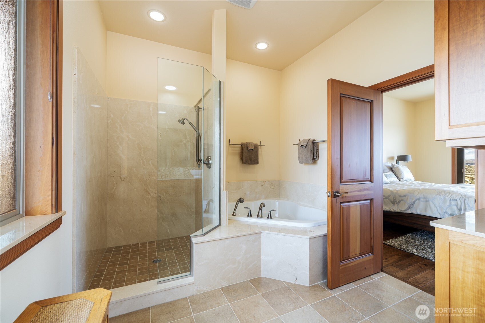 17 Vista Ridge Road Brewster, WA 98812 - Photo 22 of 40 a bathroom with a tub sink and mirror