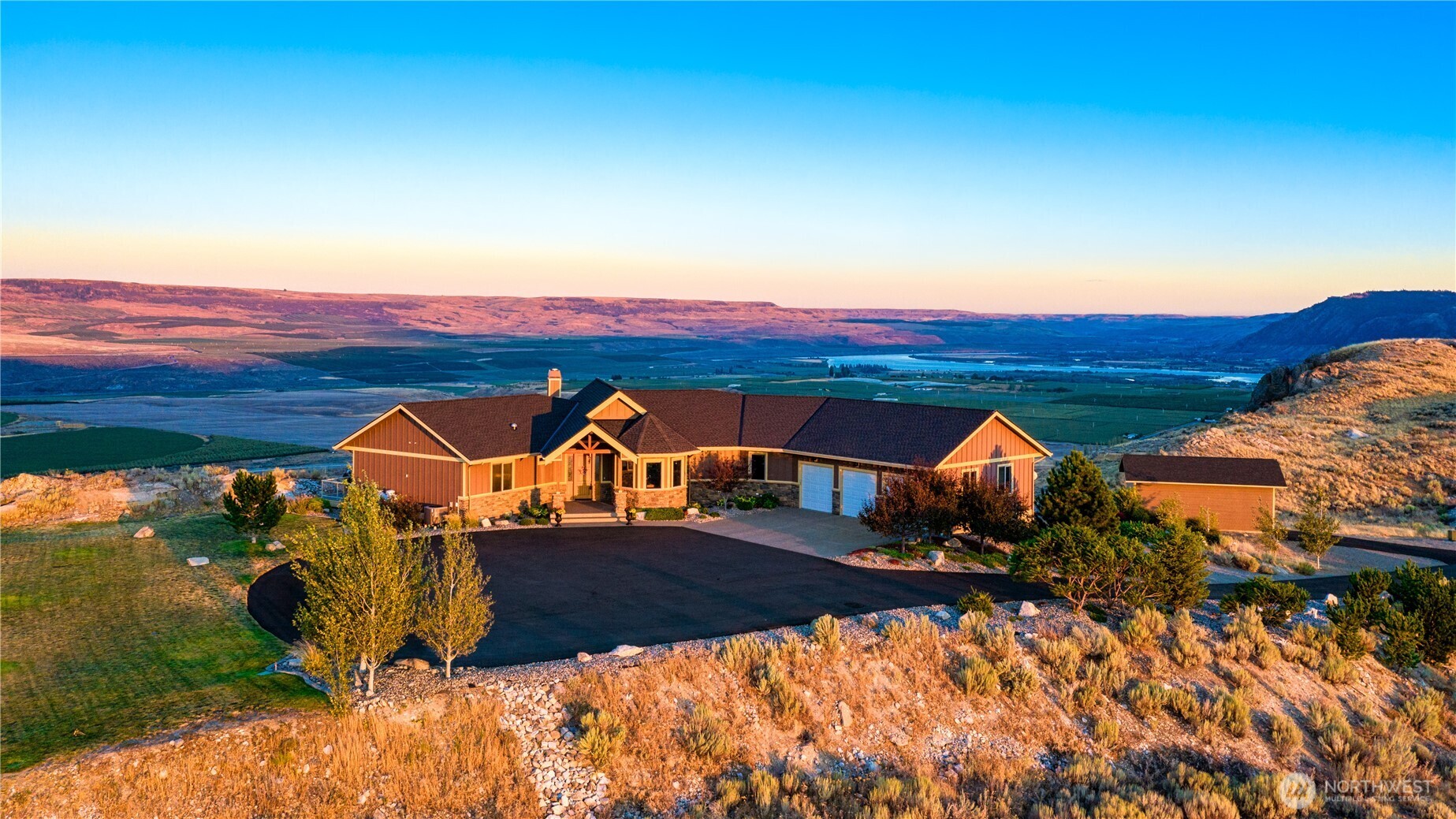 17 Vista Ridge Road Brewster, WA 98812 - Photo 3 of 40 a view of a yard with wooden fence