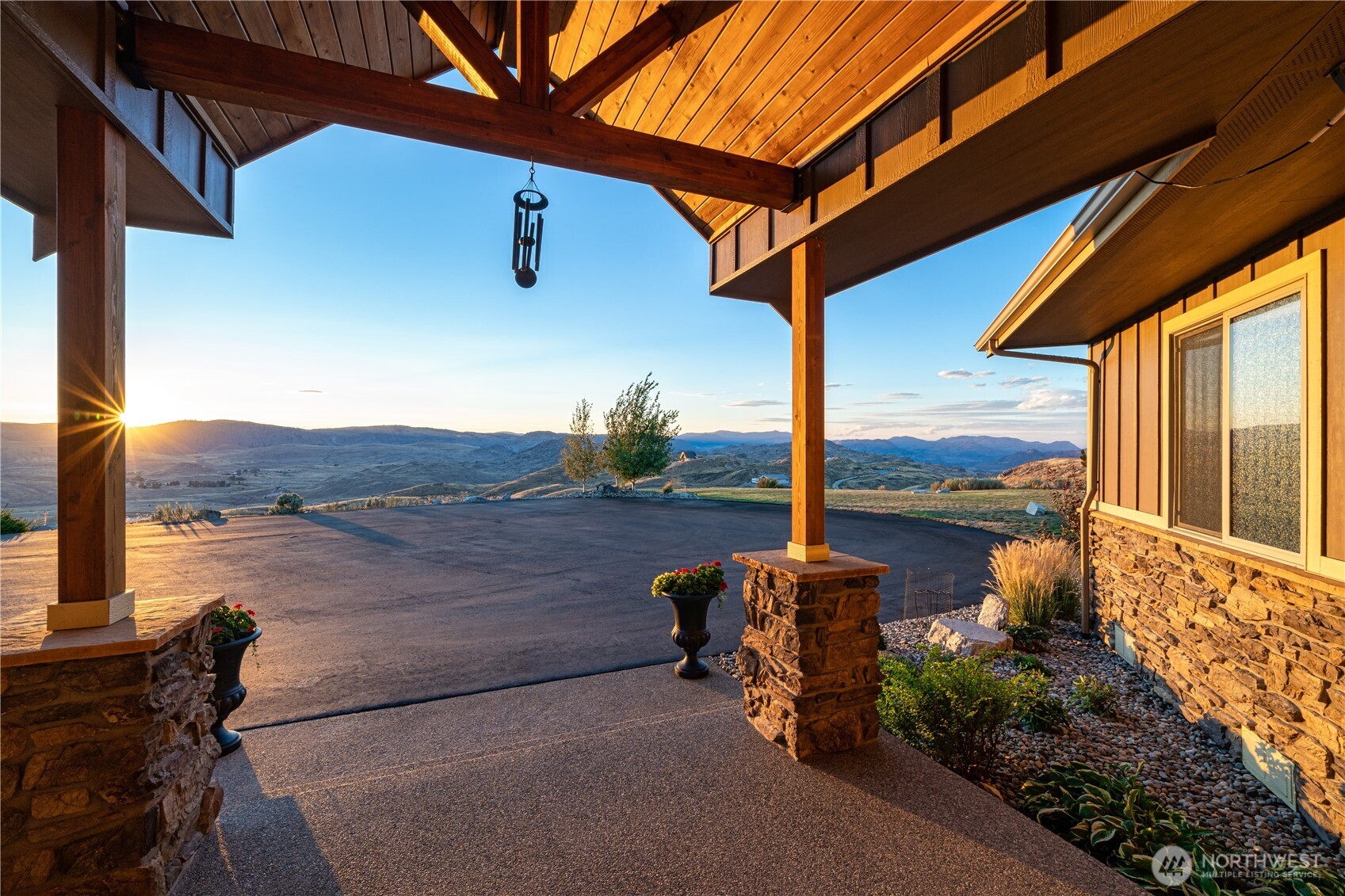 17 Vista Ridge Road Brewster, WA 98812 - Photo 6 of 40 a view of a ocean from stairs