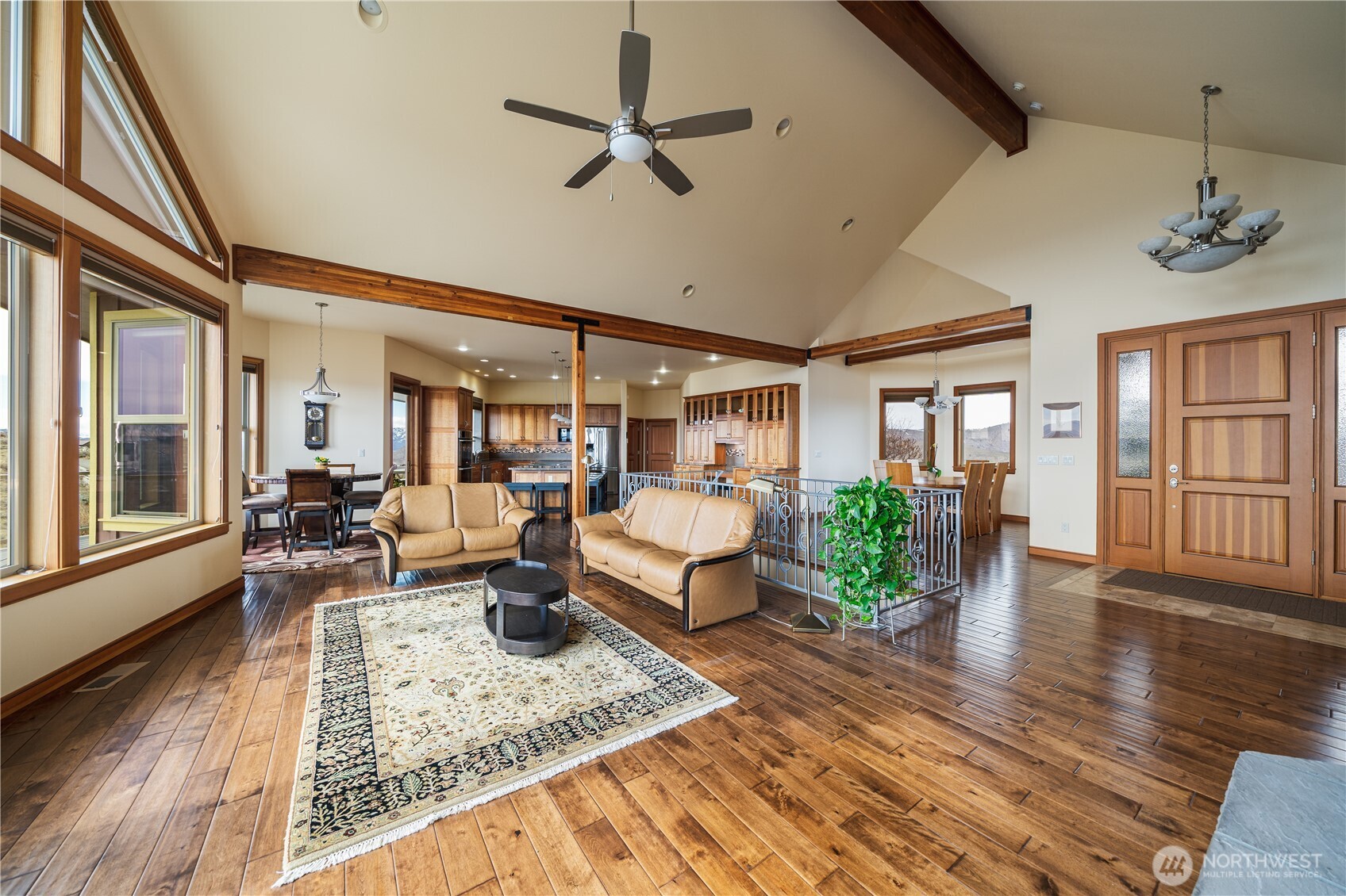 17 Vista Ridge Road Brewster, WA 98812 - Photo 9 of 40 a living room with furniture