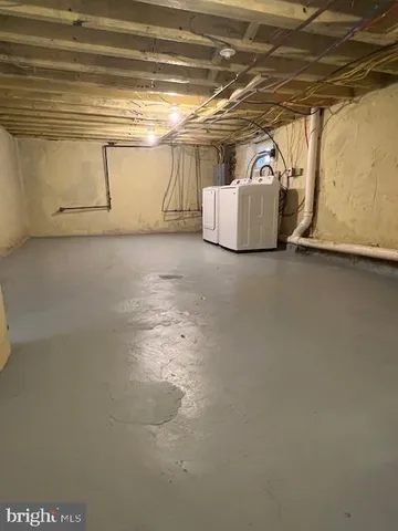 a view of utility room