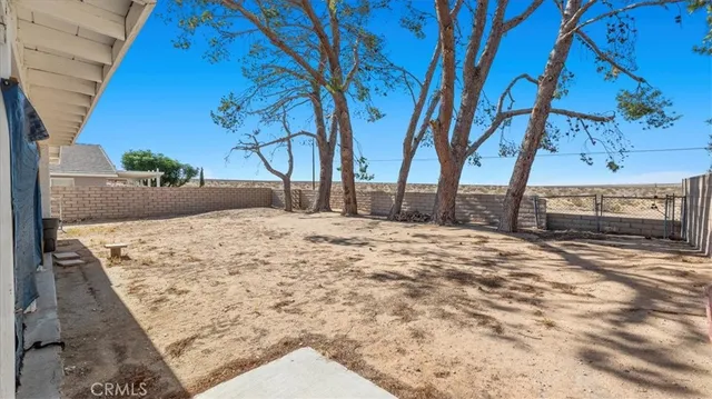 $2,300 | 14676 Coolglen Drive, Helendale, CA 92342