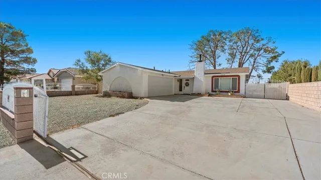 $2,300 | 14676 Coolglen Drive, Helendale, CA 92342