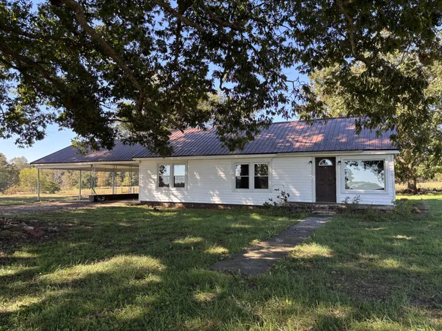 a view of a house with a big yard