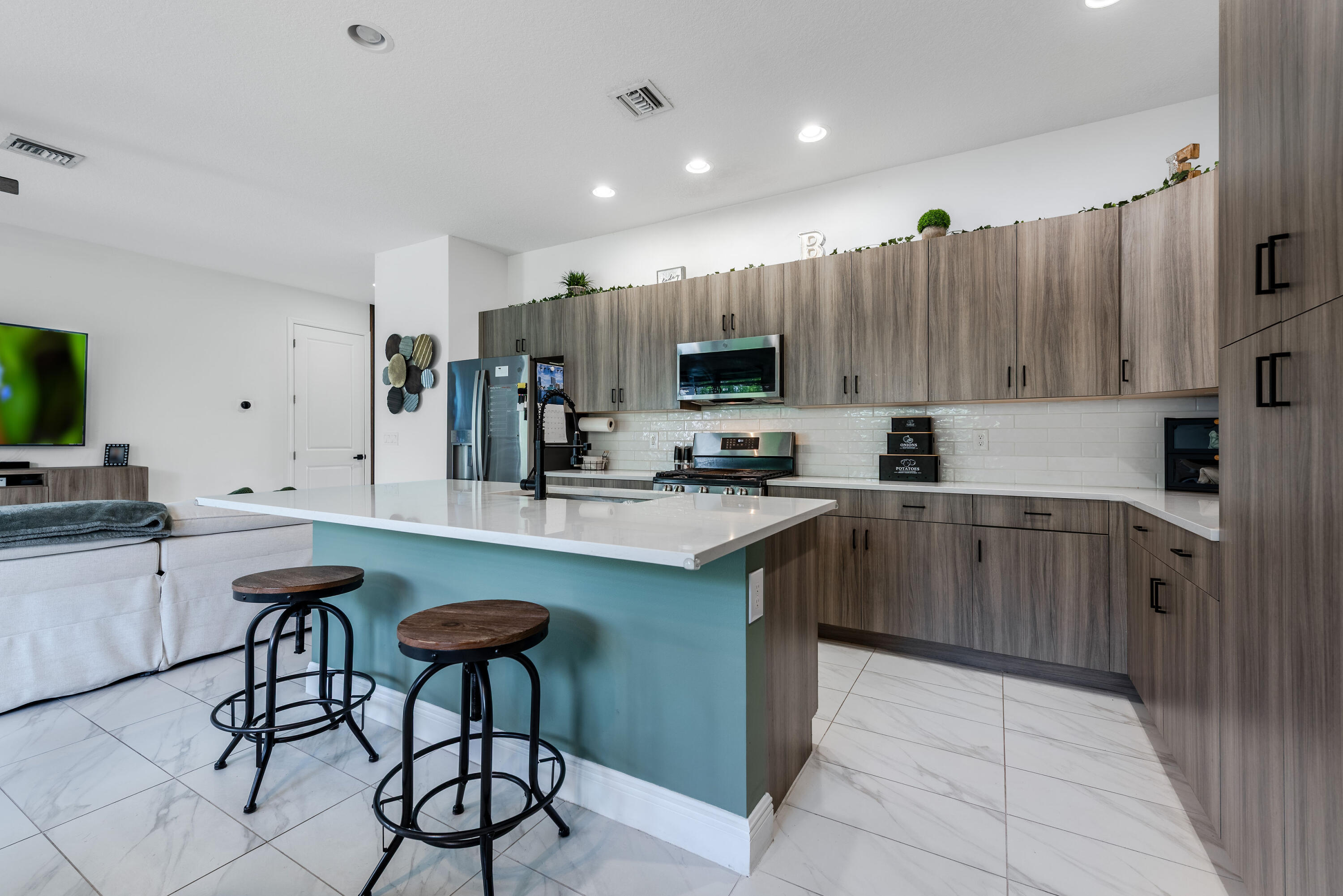 5539 Starfish Road Westlake, FL 33470 - Photo 9 of 42 Kitchen