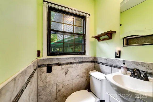 a view of walk in closet