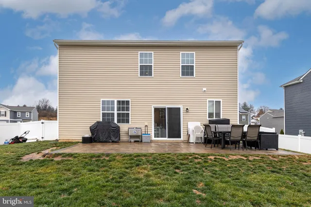 a view of a house with backyard and sitting area