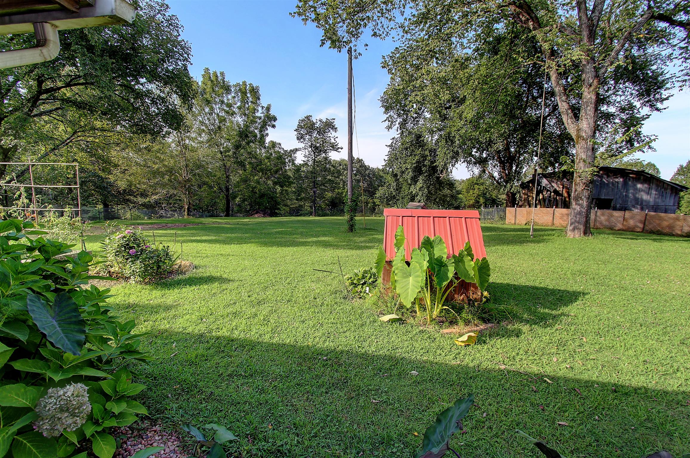 9159 Buck Litton Road Lyles, TN 37098 - Photo 18 of 21 Well house in back yard!