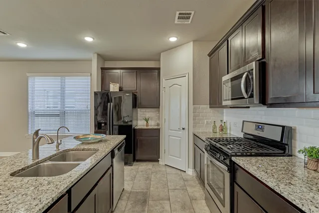 $2,750 | 132 Cobble Medley Court, Conroe, TX 77318