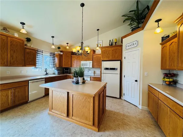 $379,000 | 1160 Andrew Drive, Maryville, MO 64468