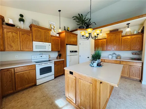 $379,000 | 1160 Andrew Drive, Maryville, MO 64468