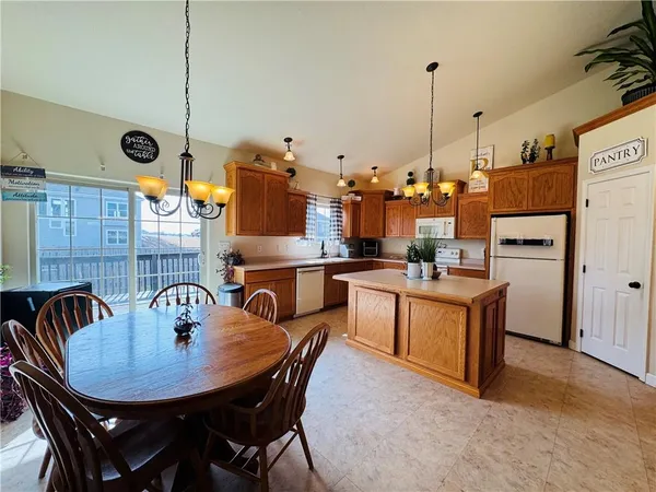 $379,000 | 1160 Andrew Drive, Maryville, MO 64468