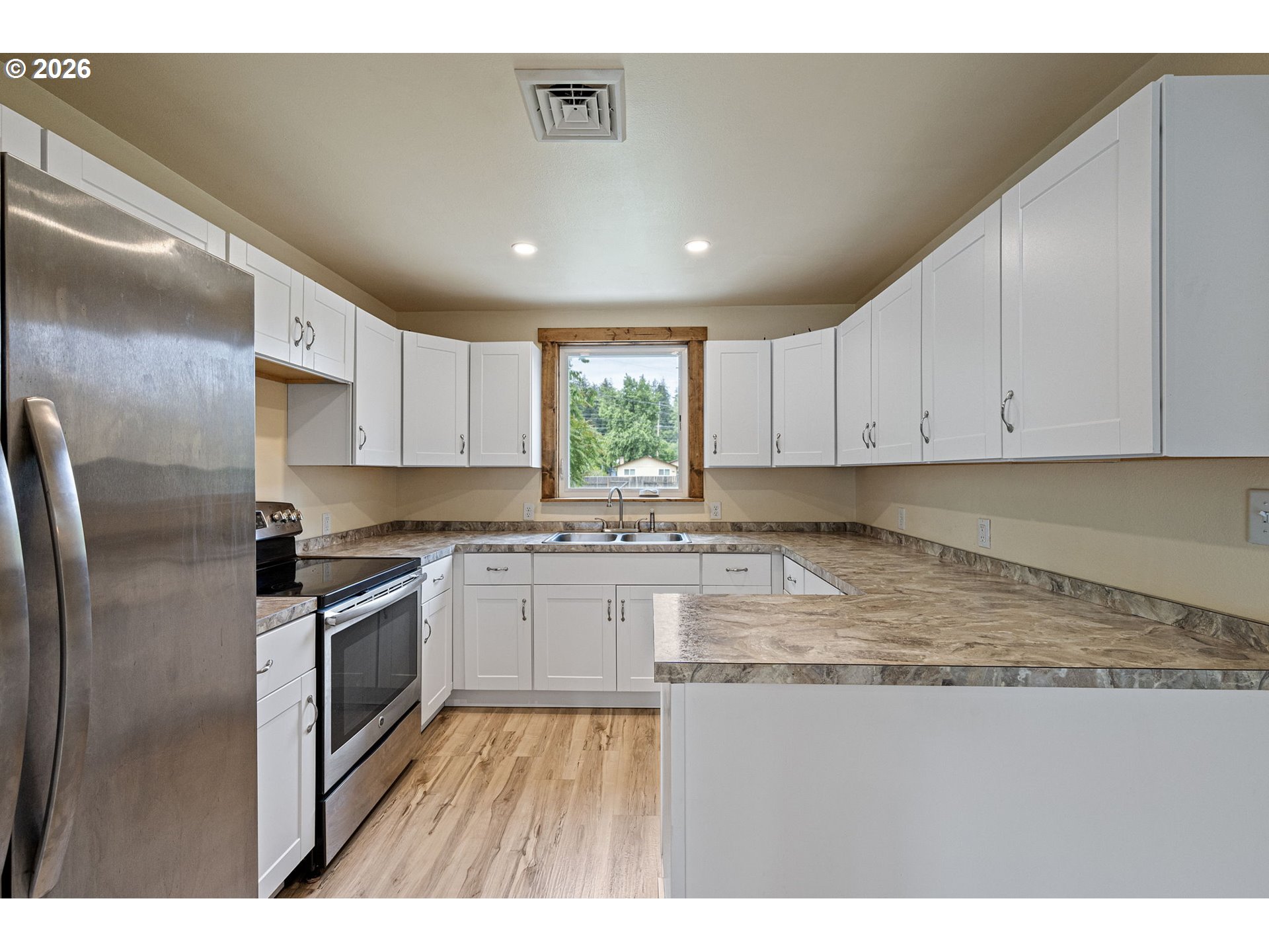956 1st Street Springfield, OR 97477 - Photo 15 of 48