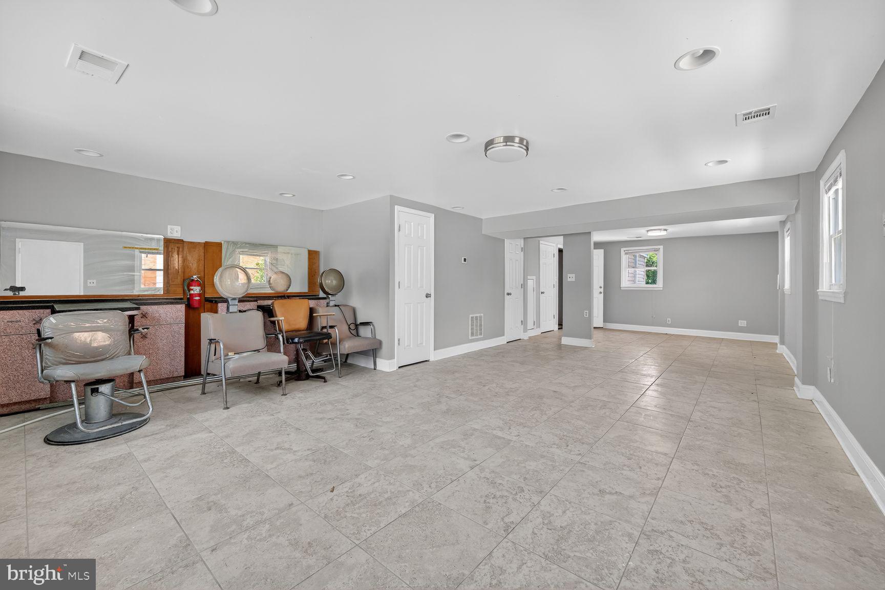 7205 Livingston Road Oxon Hill, MD 20745 - Photo 17 of 25 Spacious, versatile room with potential.