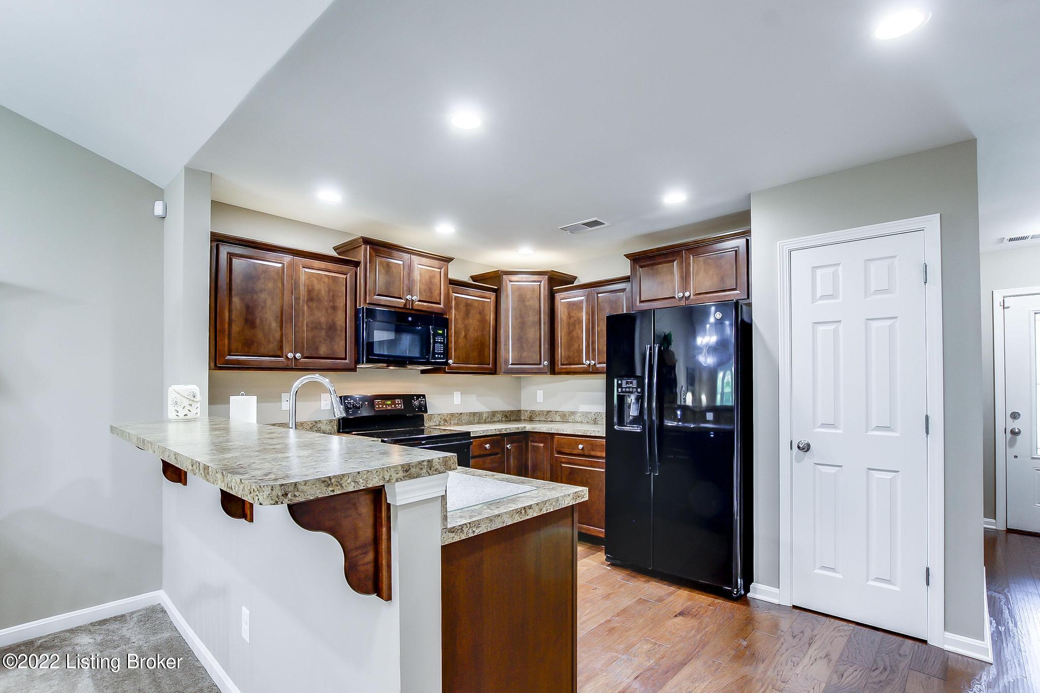 6525 Renate Road Louisville, KY 40291 - Photo 7 of 37 6525_RenateRd_40291_106