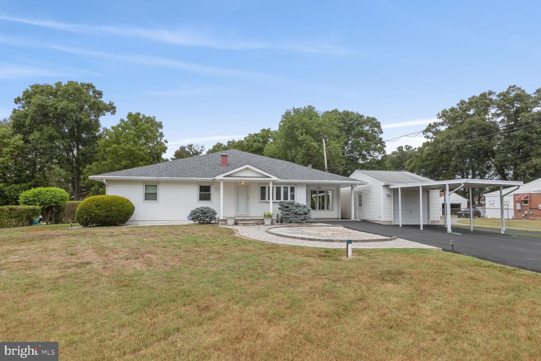 New Roof, 2 garages, 1 carport, lots of parking