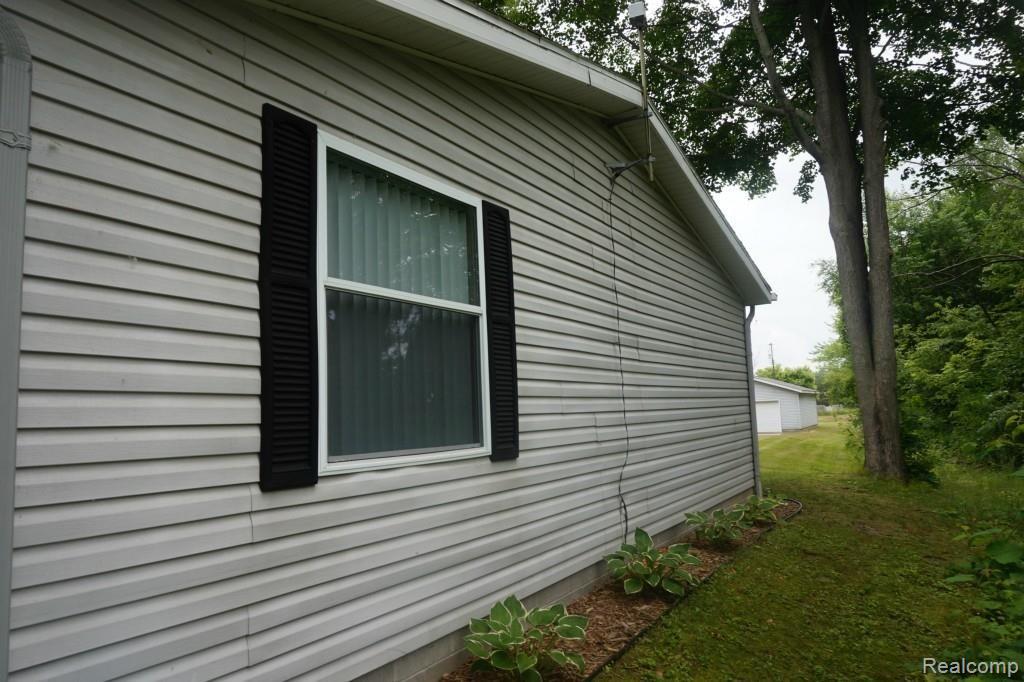 4296 Bay Gladwin, MI 48624 - Photo 21 of 27 DSC01398.jpg