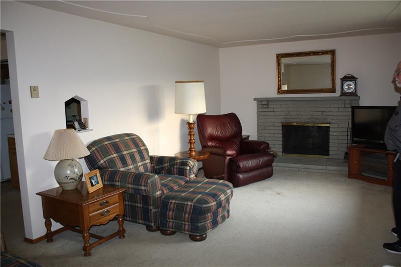 509 South Eberhart Road Butler, PA 16001 - Photo 3 of 14