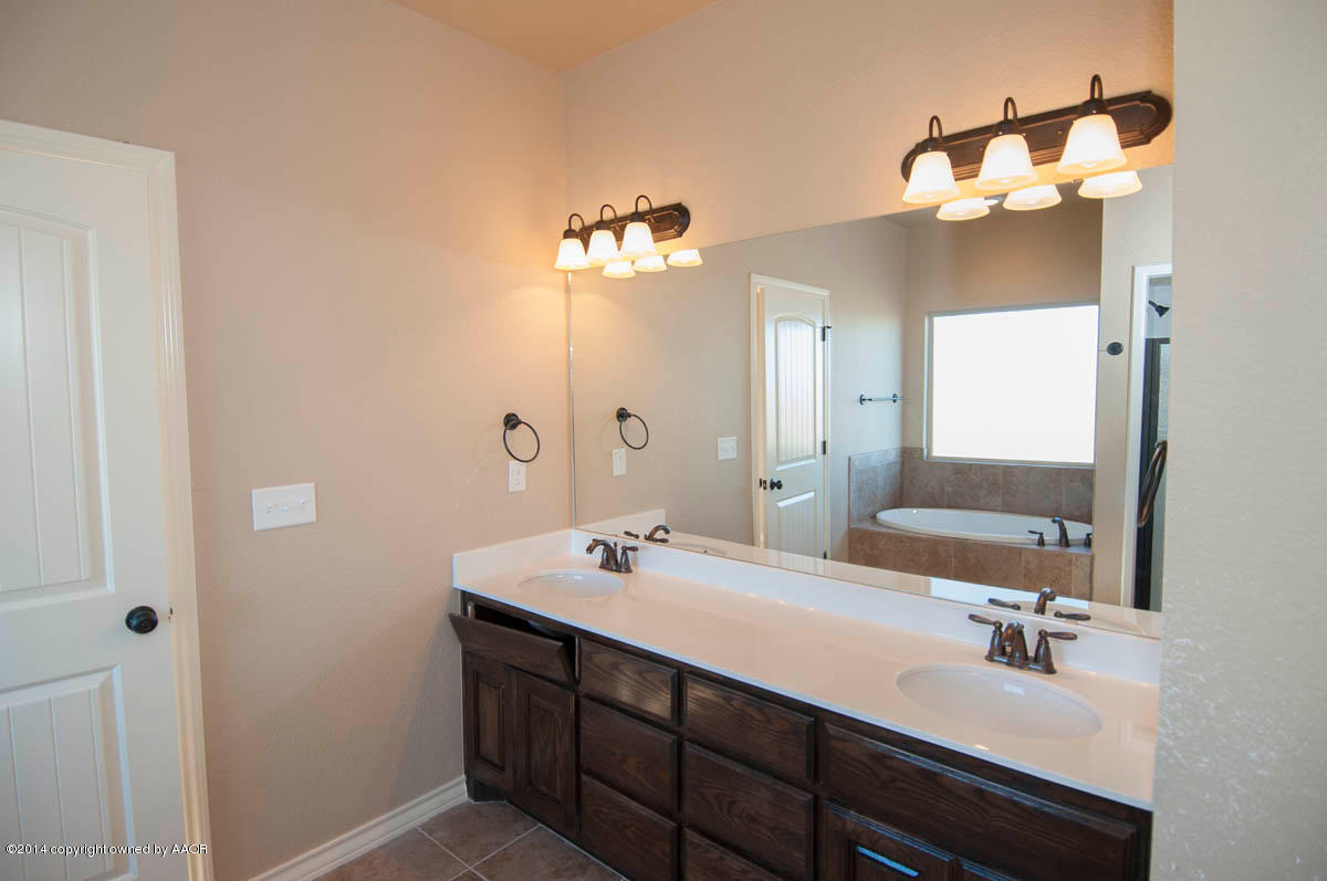 19001 Quail Crossing Road Bushland, TX 79124 - Photo 21 of 34 MASTER BATH VIEW 4
