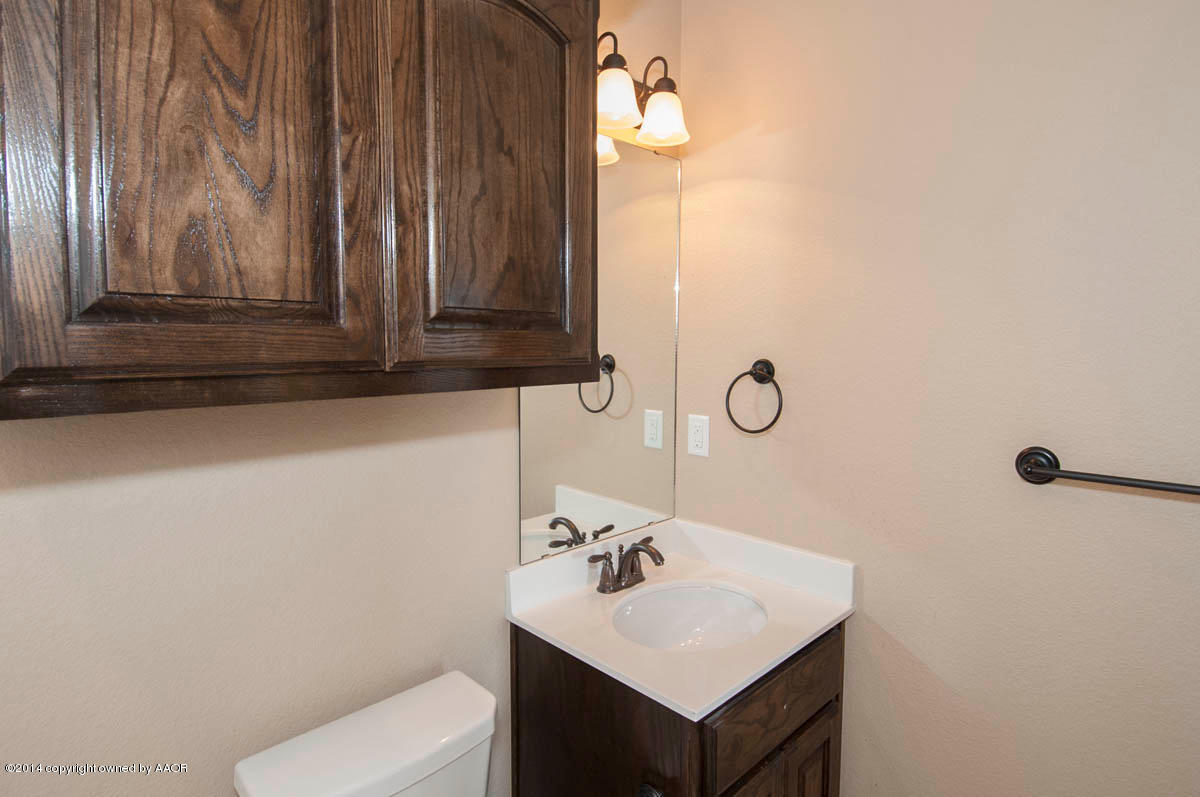19001 Quail Crossing Road Bushland, TX 79124 - Photo 24 of 34 BATHROOM 2 VIEW 1