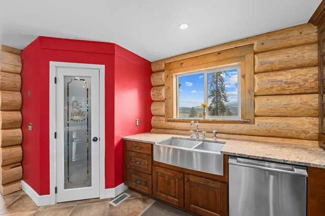 $1,199,000 | 33905 Winterwood Lane East, Unit E, Davenport, WA 99122