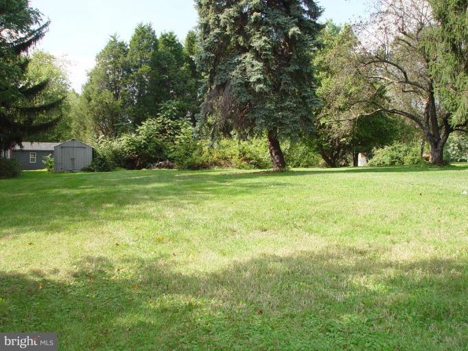 25624 Ridge Road Damascus, MD 20872 - Photo 4 of 22 Large Rear Yard