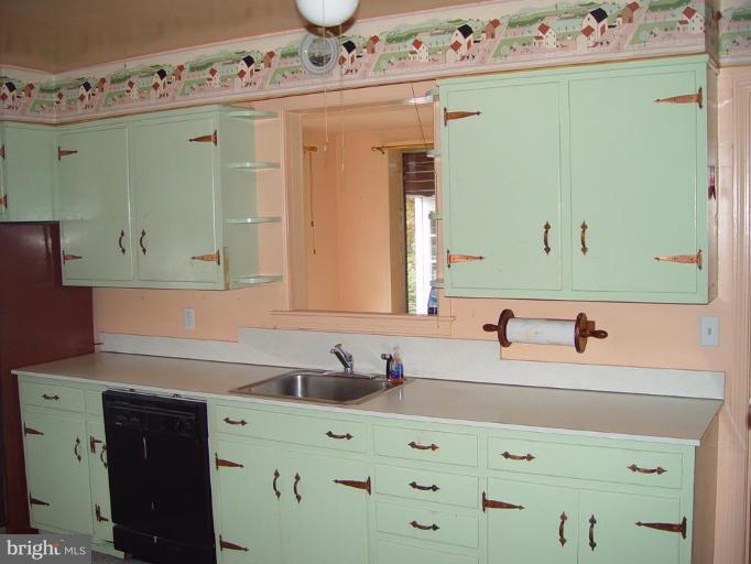 25624 Ridge Road Damascus, MD 20872 - Photo 7 of 22 Kitchen