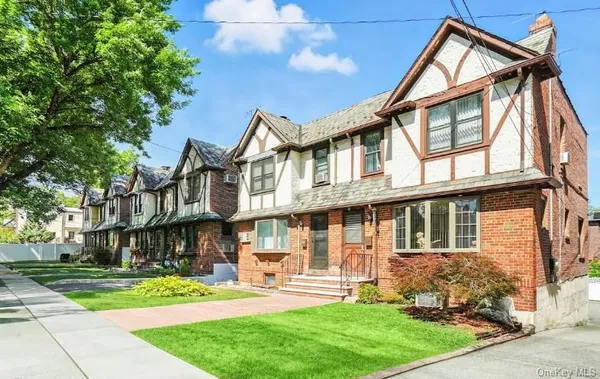 $2,200 | 1245 Rhinelander Avenue | Morris Park