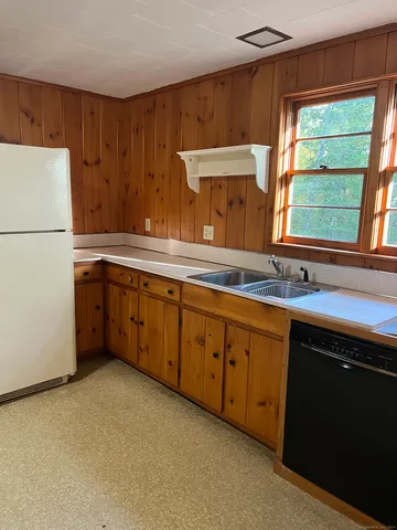 $2,800 | 103 Pequotsepos Road, Stonington, CT 06355