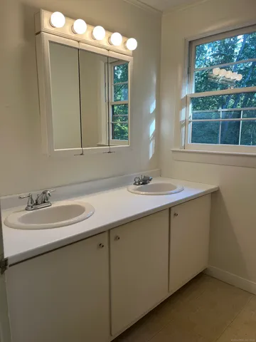 $2,800 | 103 Pequotsepos Road, Stonington, CT 06355