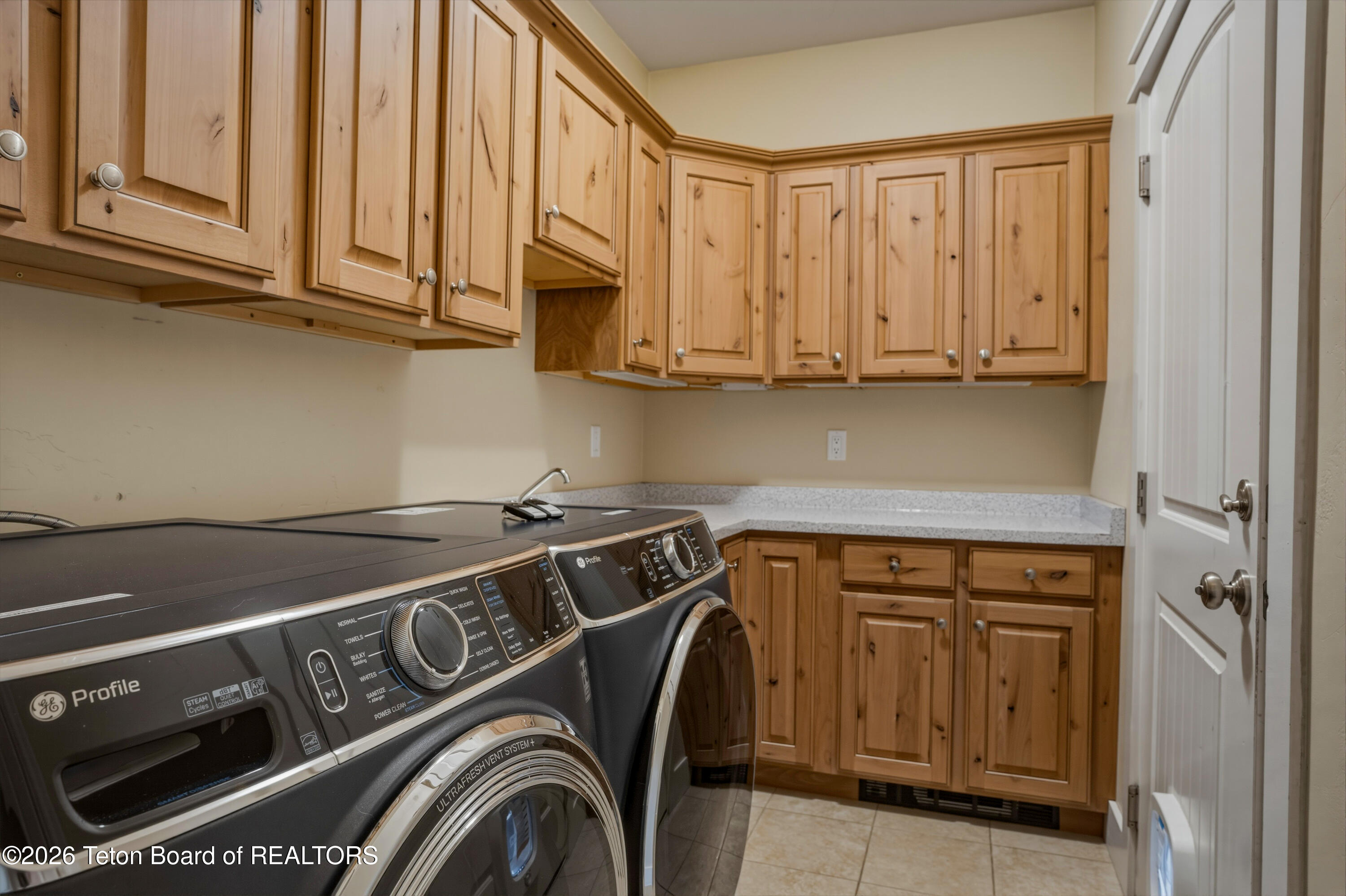 216 Columbine Street Alpine, WY 83128 - Photo 27 of 49 216 Columbine St-33