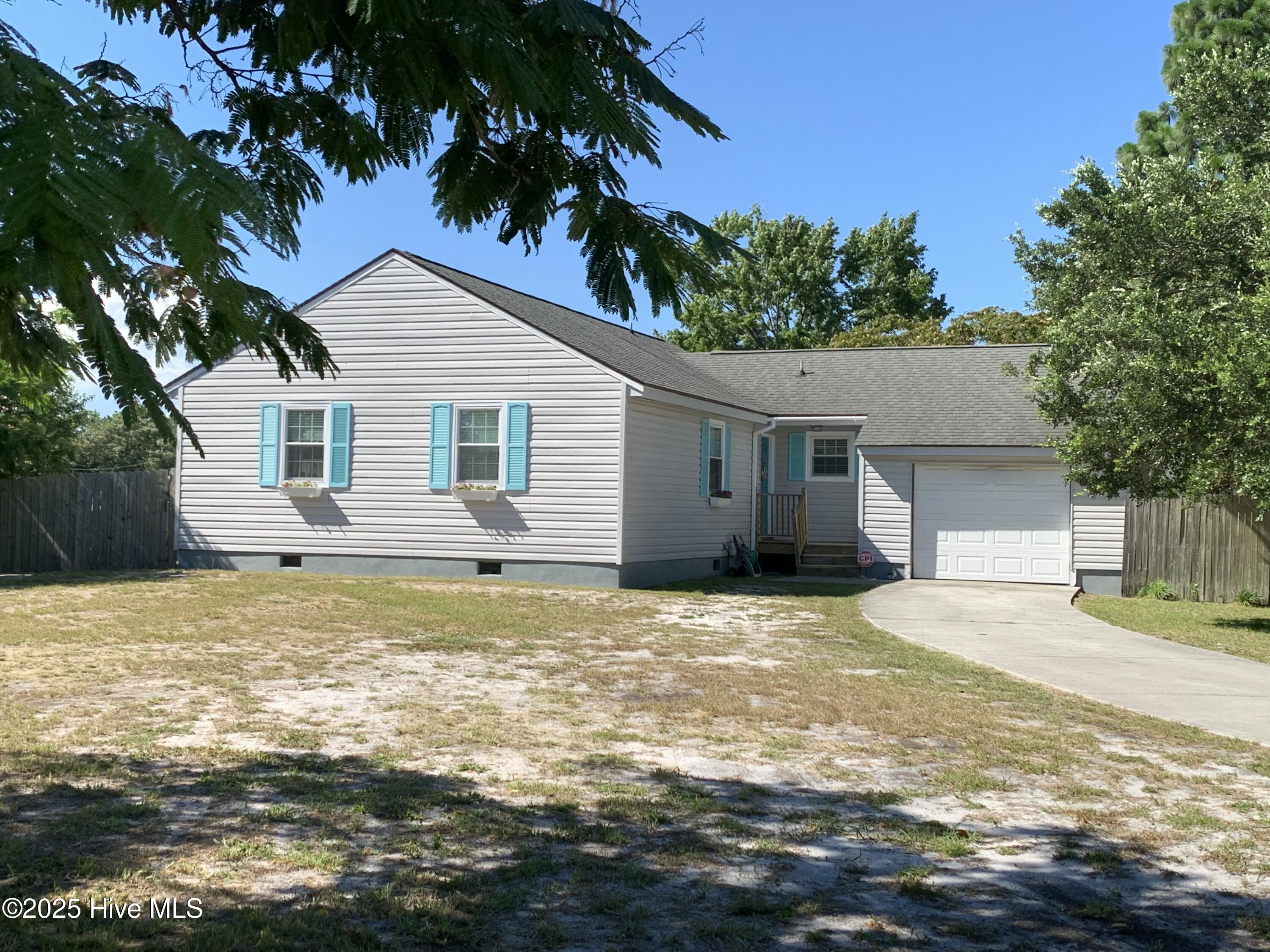 101 Avon Drive Hubert, NC 28539 - Photo 2 of 31 EA723F10-45F7-4F76-AD8E-AB75A857E6E3