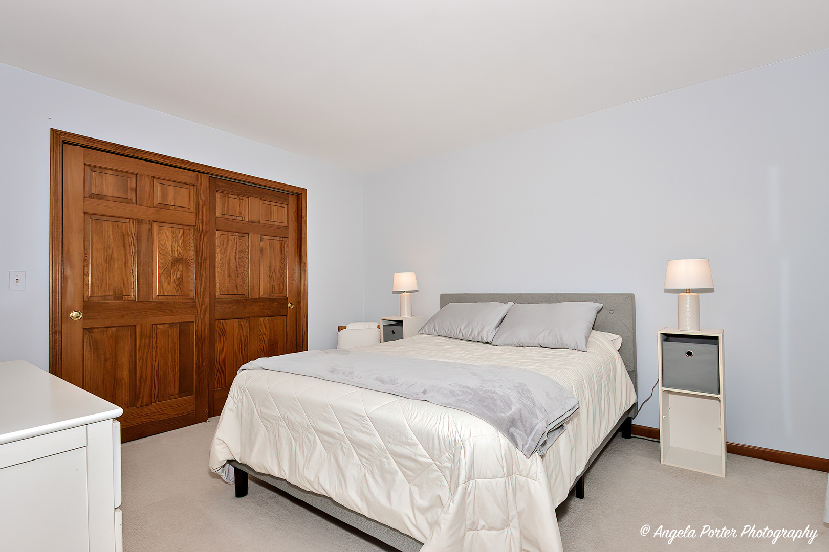 471 White Oaks Drive Cary, IL 60013 - Photo 21 of 39 a bedroom with a bed and a lamp