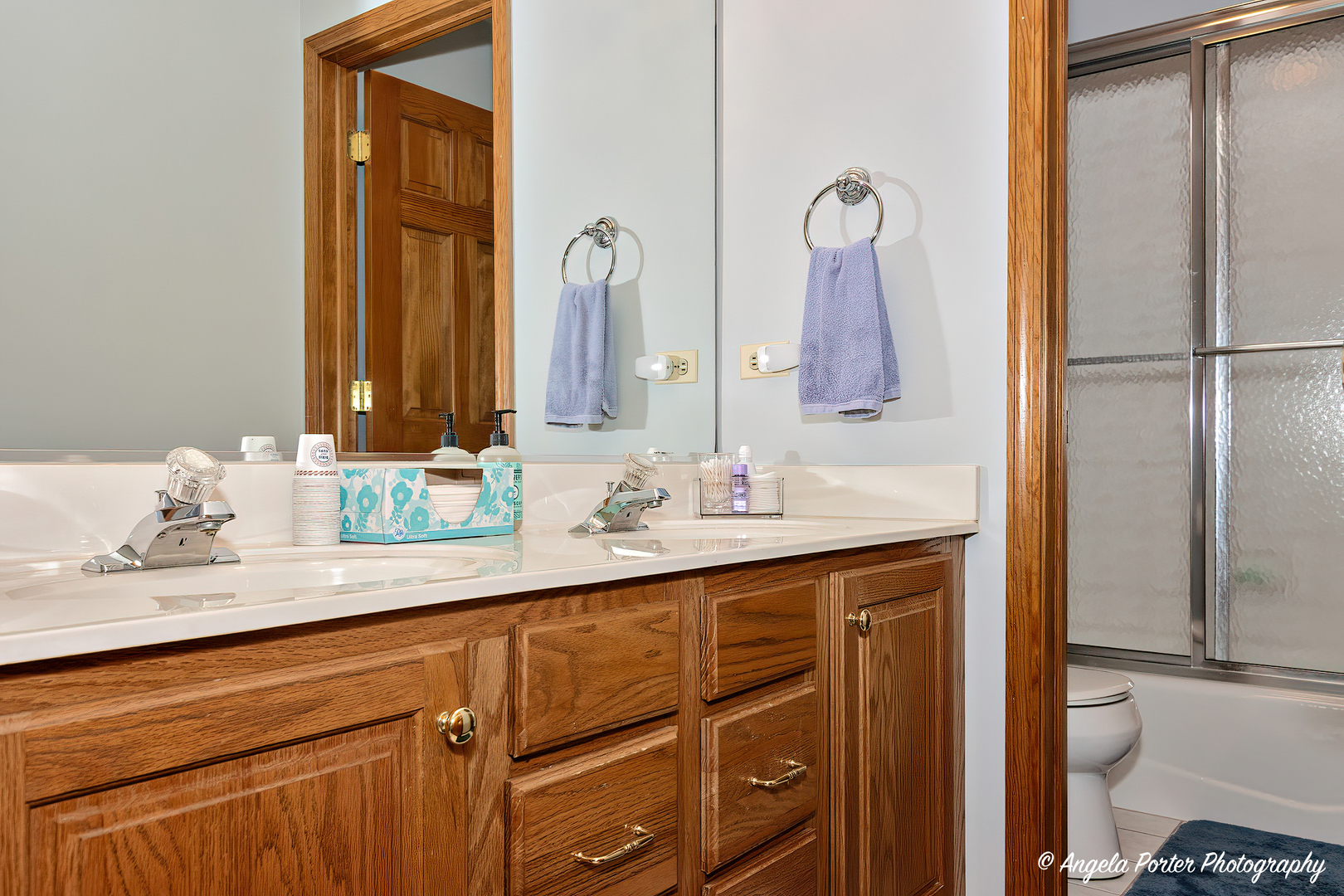 471 White Oaks Drive Cary, IL 60013 - Photo 23 of 39 a bathroom with a sink vanity granite and toilet