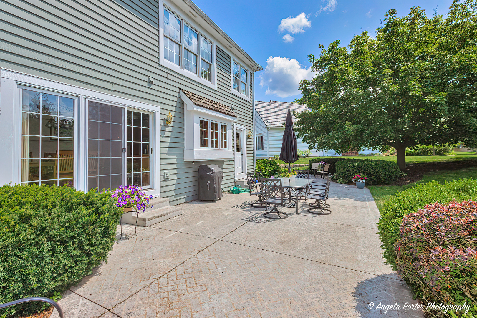 471 White Oaks Drive Cary, IL 60013 - Photo 34 of 39 a view of a patio with table and chairs and potted plants