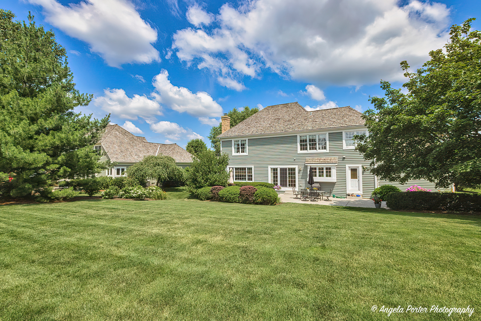471 White Oaks Drive Cary, IL 60013 - Photo 39 of 39 a front view of a house with a garden
