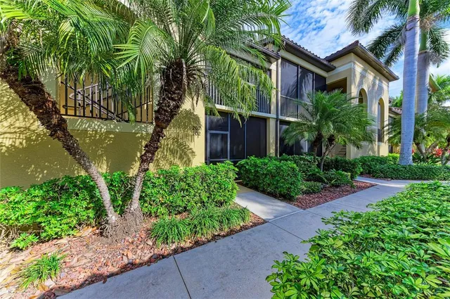 $345,000 | 7149 River Hammock Drive, Unit 102, Bradenton, FL 34212