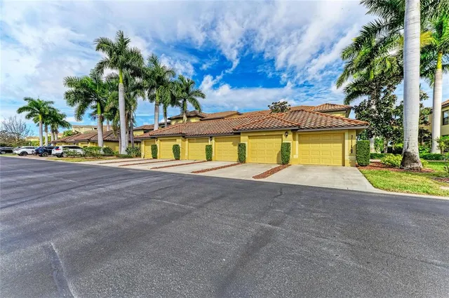 $345,000 | 7149 River Hammock Drive, Unit 102, Bradenton, FL 34212