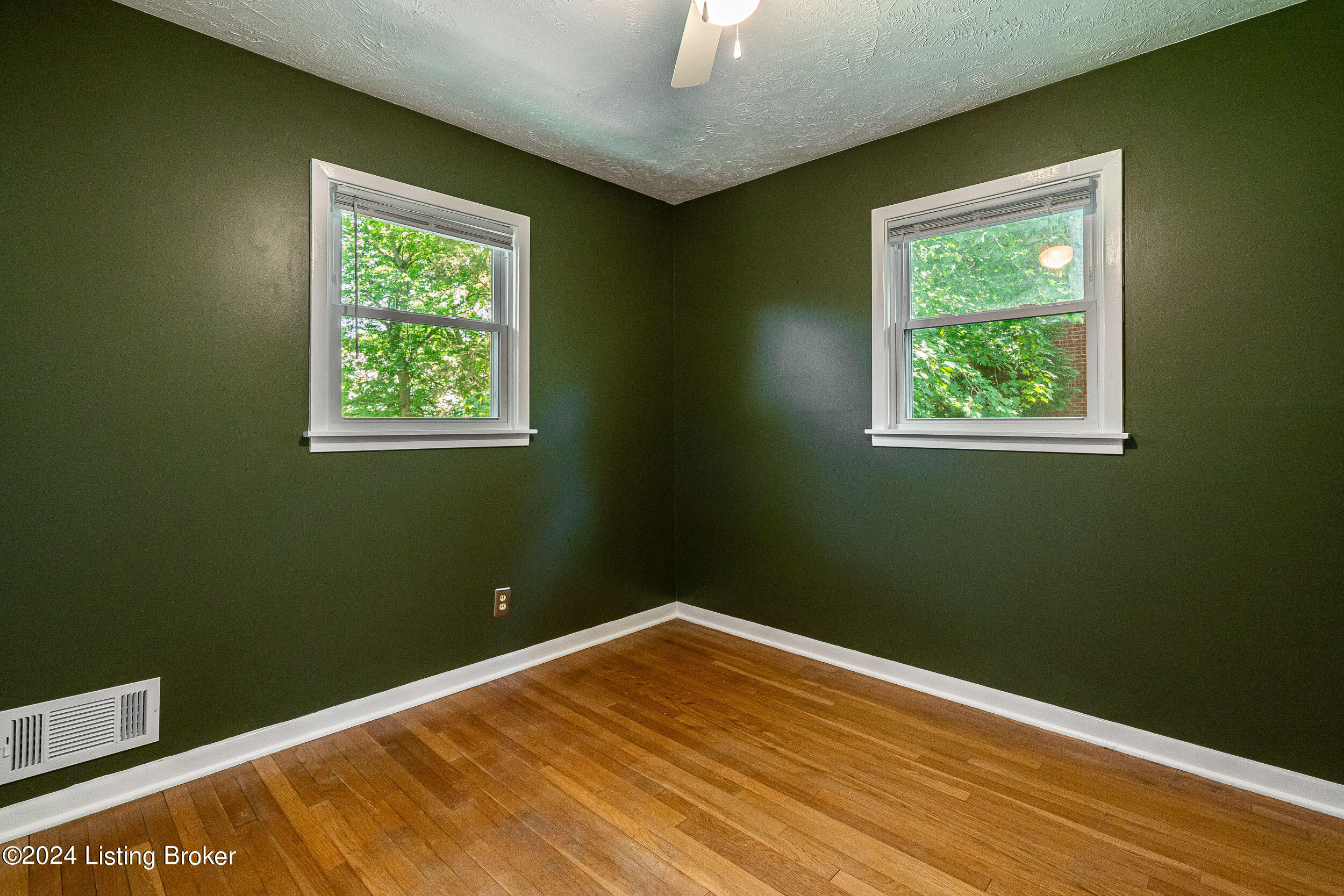 6421 Fernview Road Louisville, KY 40291 - Photo 35 of 52 6421 Fernview Road-48