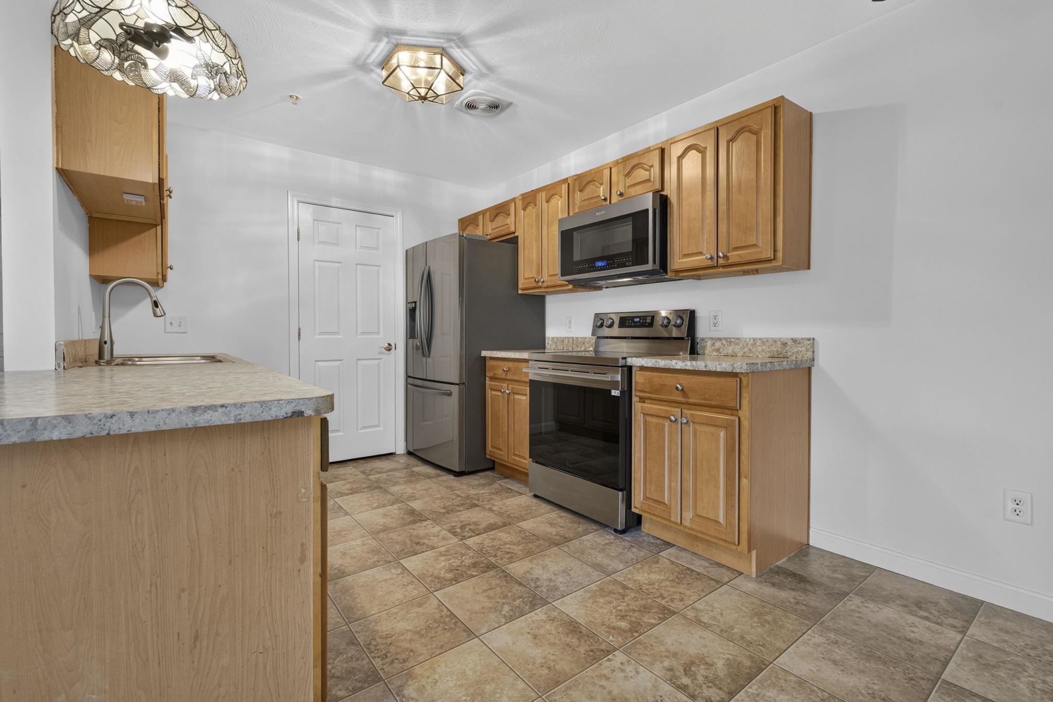 65 Fordway Extension, Unit 202 Derry, NH 03038 - Photo 4 of 32